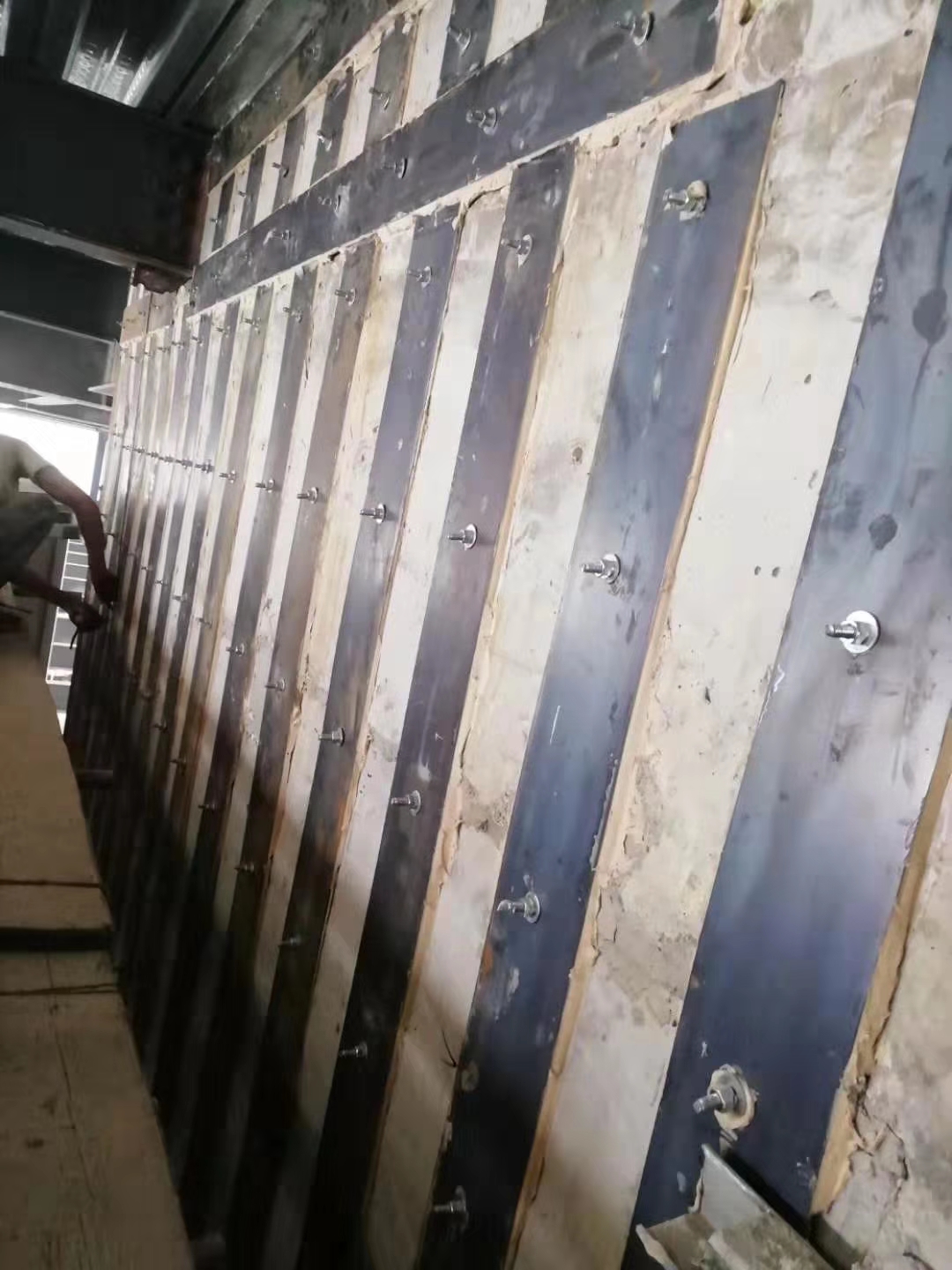泸州粘钢加固的施工流程
